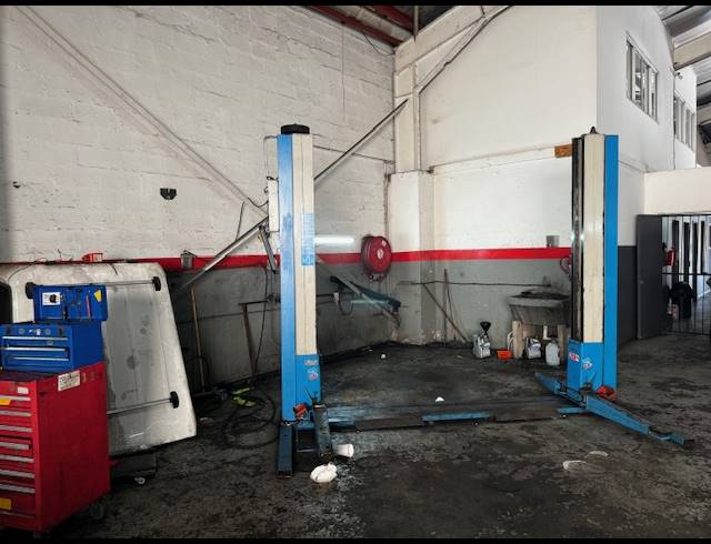 180M² WAREHOUSE TO LET IN WINDERMERE